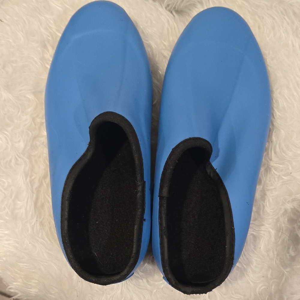 Plow & Hearth Waterproof Garden Clogs – Blue – Size 9
